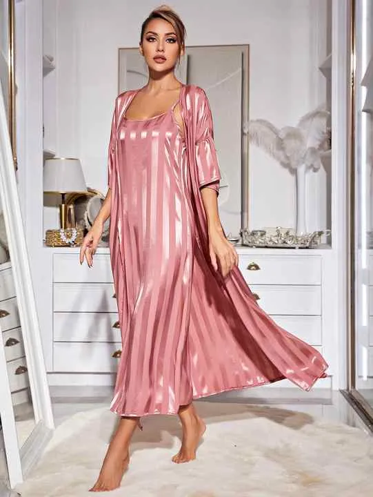 بدلة نوم مخططة جاكار Jacquard striped nightgown