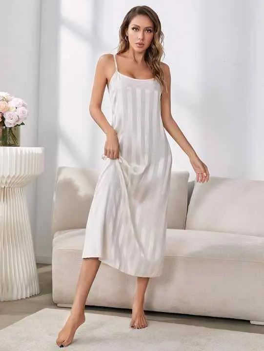 بدلة نوم مخططة جاكار Jacquard striped nightgown