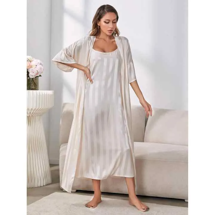 بدلة نوم مخططة جاكار Jacquard striped nightgown