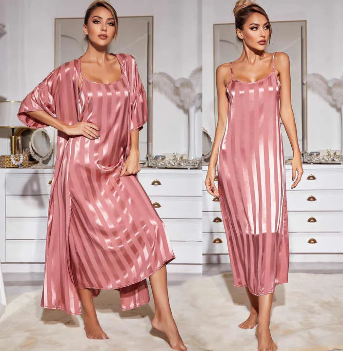 بدلة نوم مخططة جاكار Jacquard striped nightgown