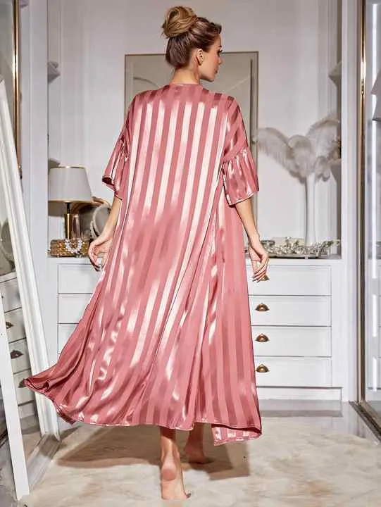 بدلة نوم مخططة جاكار Jacquard striped nightgown