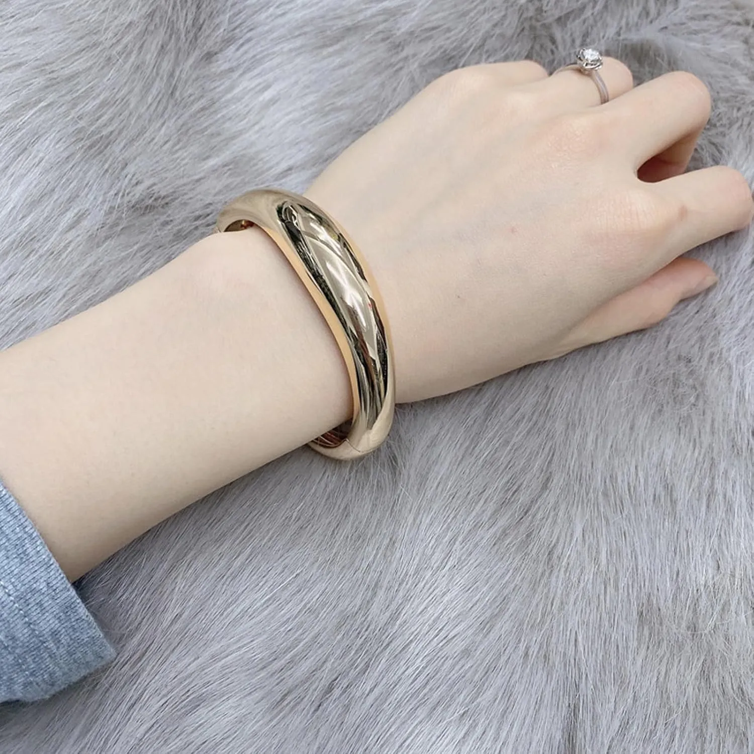 Gold Cuff Bangle Bracelets For Women Trendy Wide Chunky Bangle Bracelets for Women Hinge Gold Minimalist Bangle Jewelry Gift