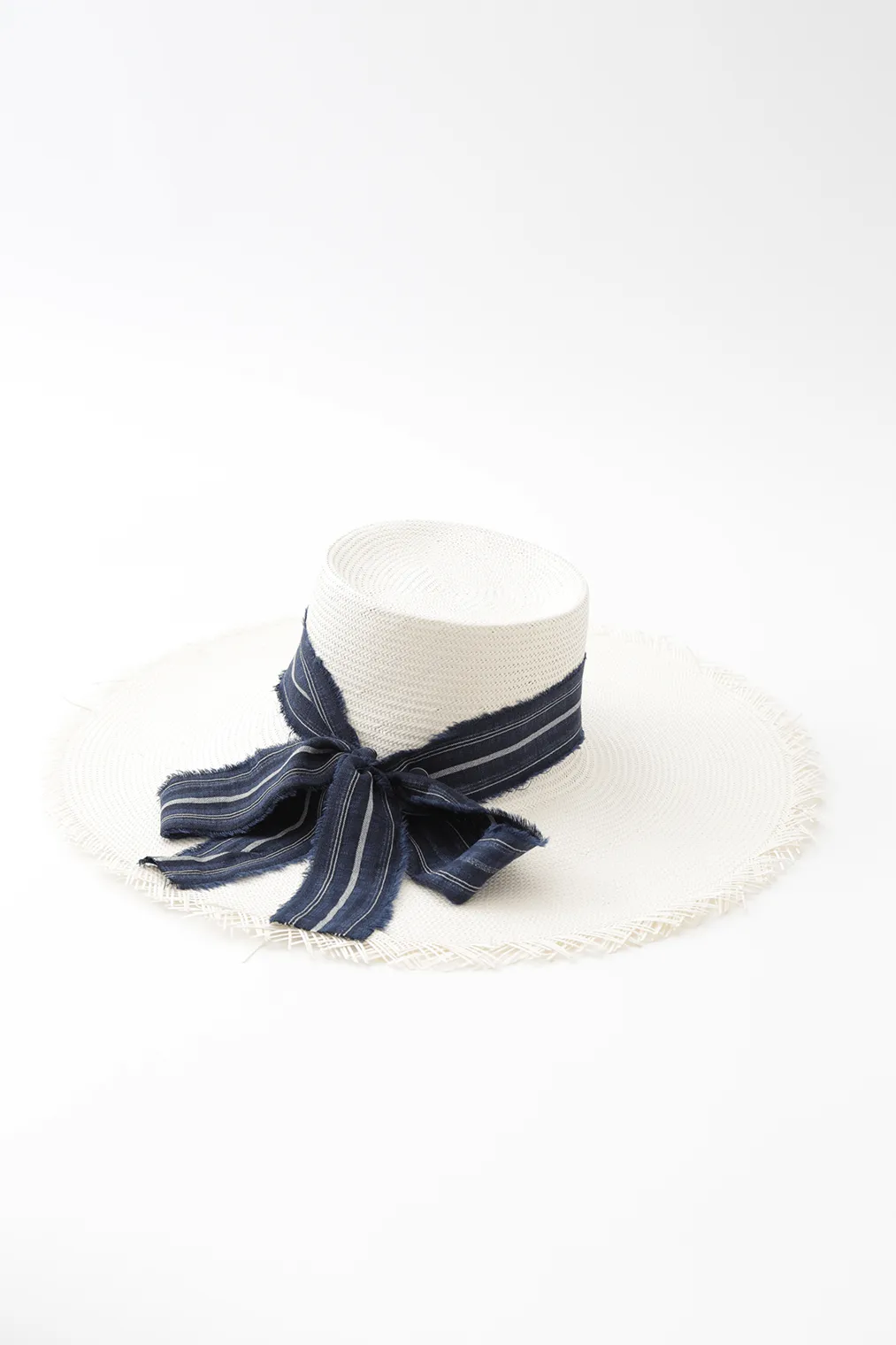 IVORY FLOPPY HAT IN STRAW