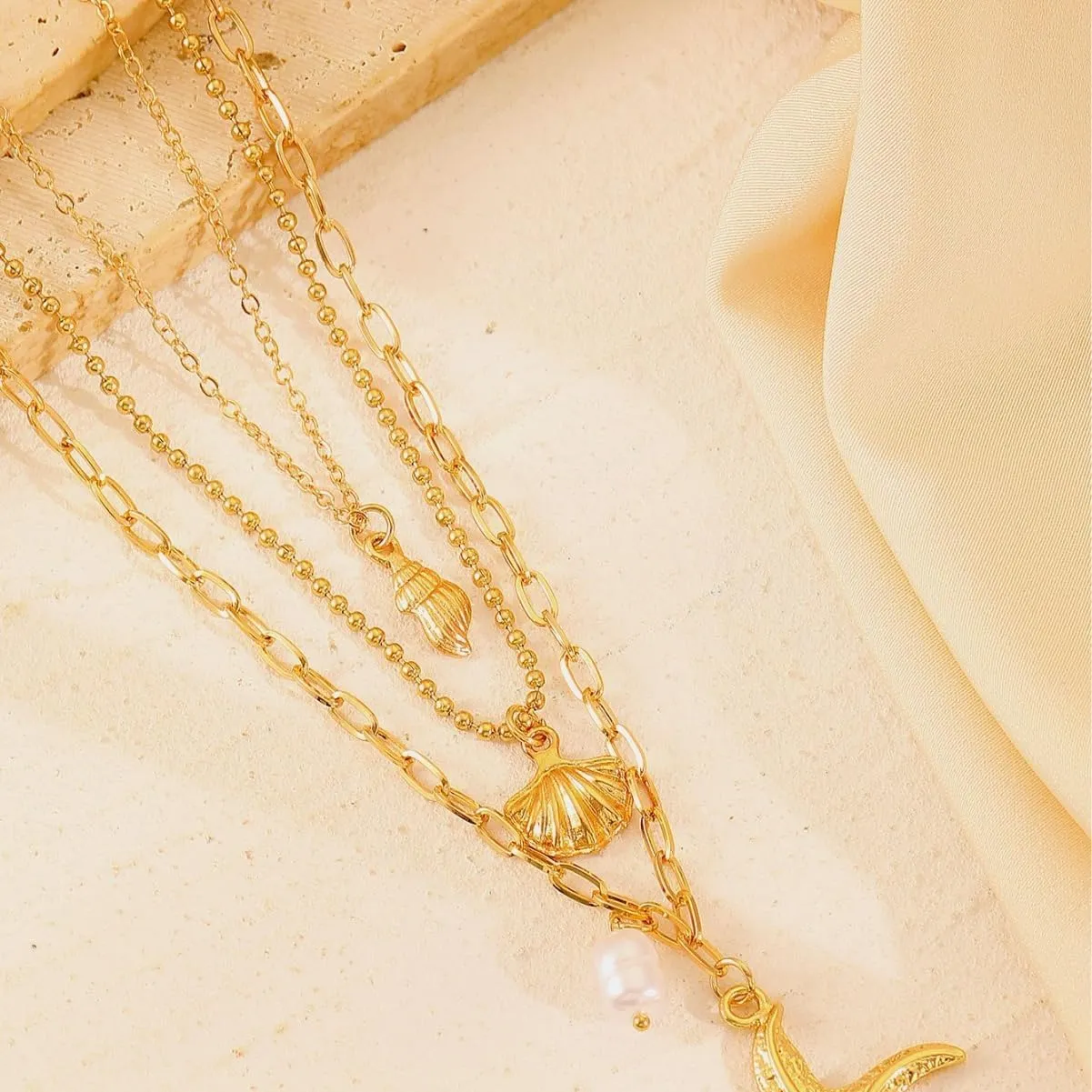 Shell Necklace for Women,Layered Gold Seashell Starfish Necklaces Dainty Pearl Summer Necklaces Boho Surfer Beach Jewelry Costume Accessories