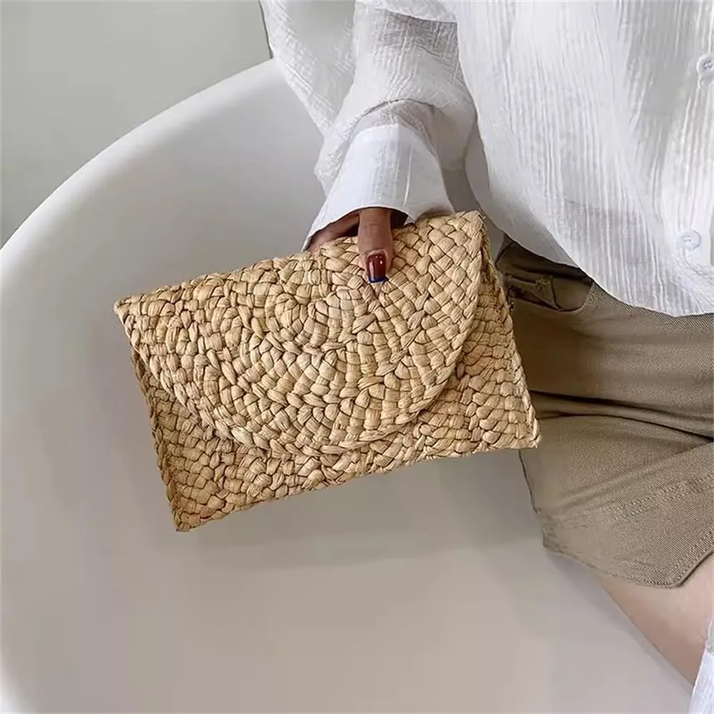 Straw Clutch Handbag Handmade Bag Seaside Holiday Beach Bag Retro Clutch Woven Bag for Summer Beach(Brown)