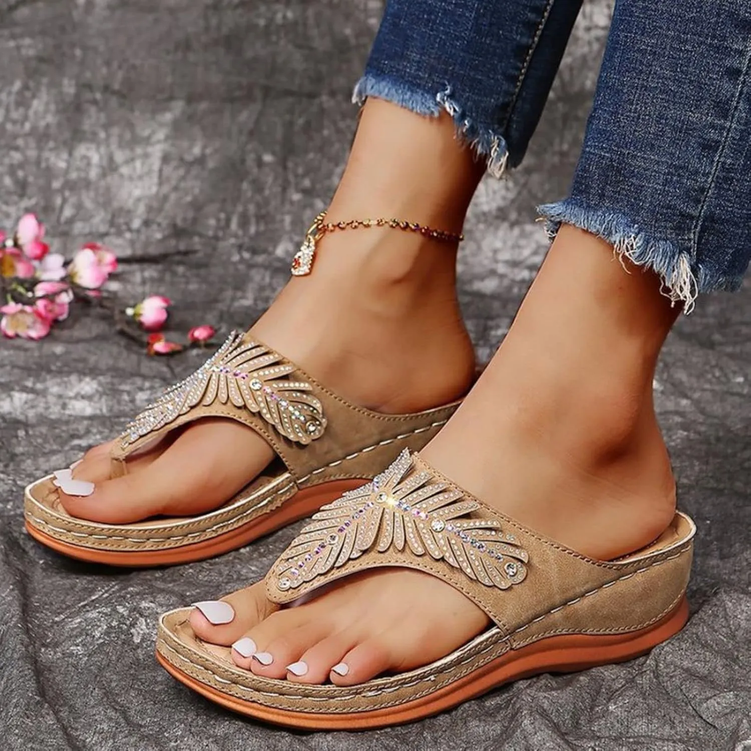 Women's Beaded Rhinestones Sandals Women Dressy Summer Comfortable Flip Flops Summer Shoes Outdoor Lightweight Ladies Beach Shoes Slipper